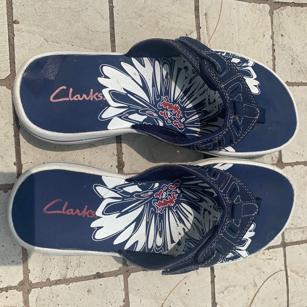 Clarks flip flops